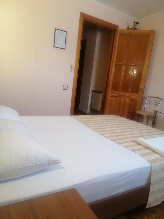 Gostiniy Dvor Non-Stop Hotel Herszon Kültér fotó