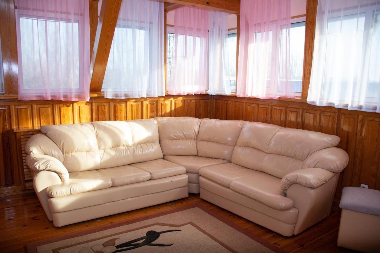 Gostiniy Dvor Non-Stop Hotel Herszon Kültér fotó