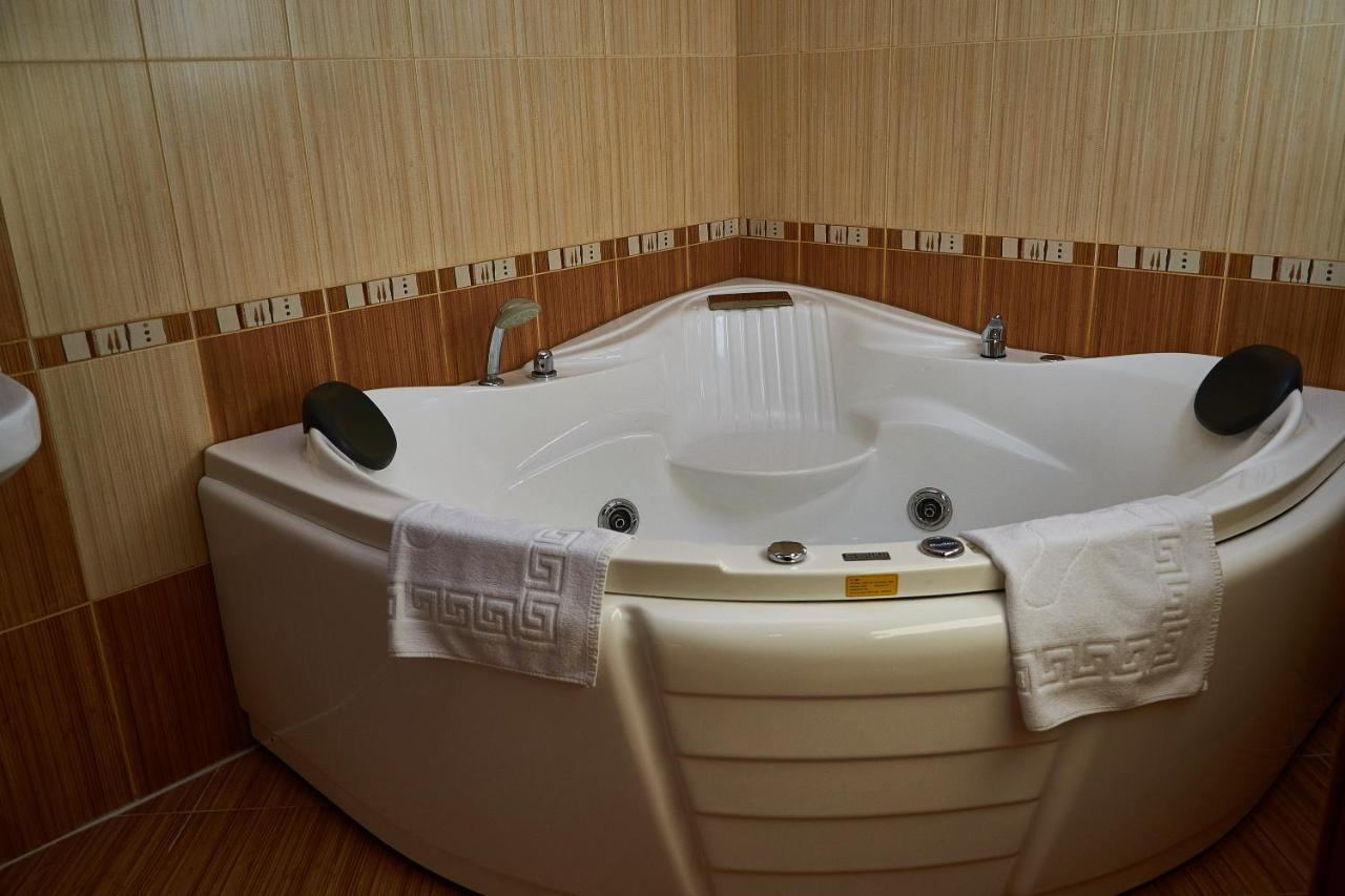Gostiniy Dvor Non-Stop Hotel Herszon Kültér fotó
