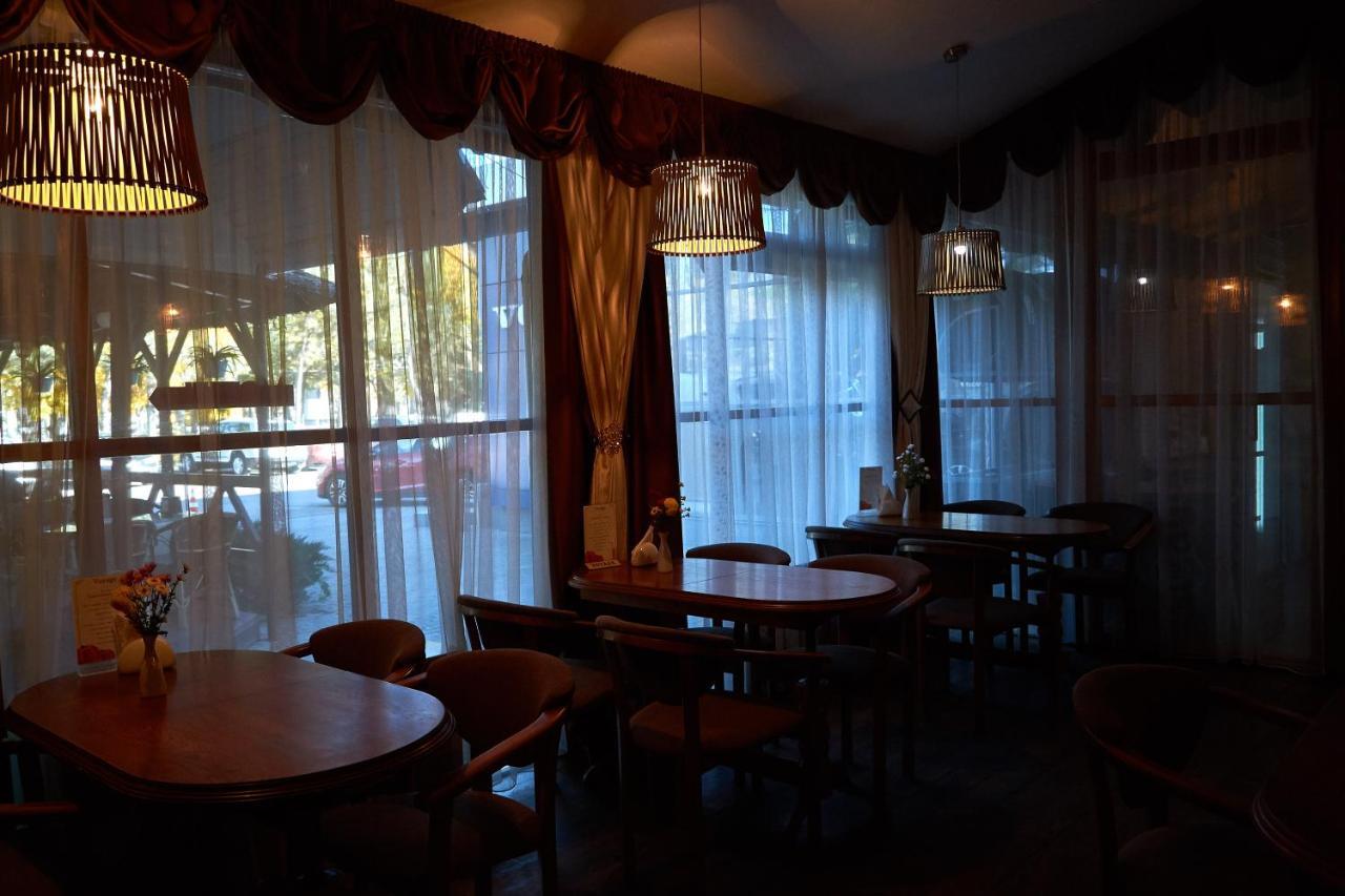 Gostiniy Dvor Non-Stop Hotel Herszon Kültér fotó